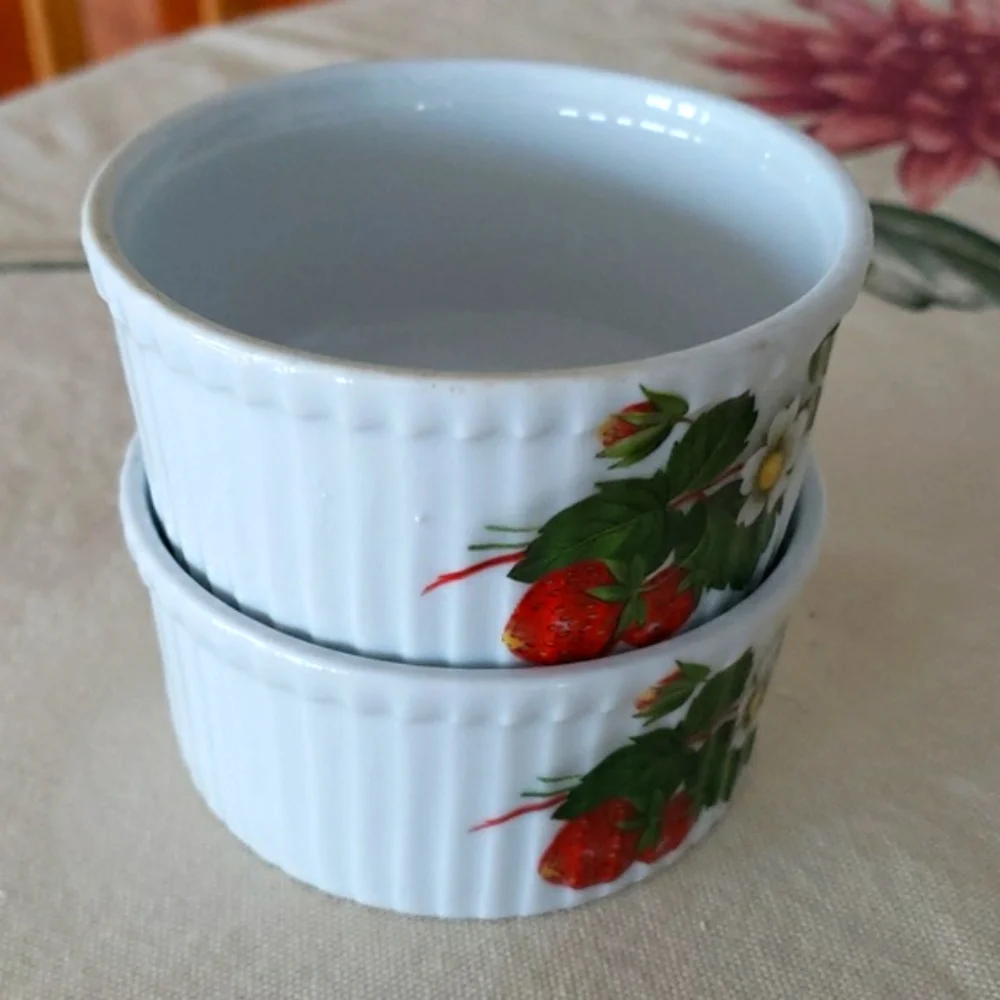 Cordon Bleu BIA Ramekin/Souffle Strawberry Design Set of 2 Porcelaine
